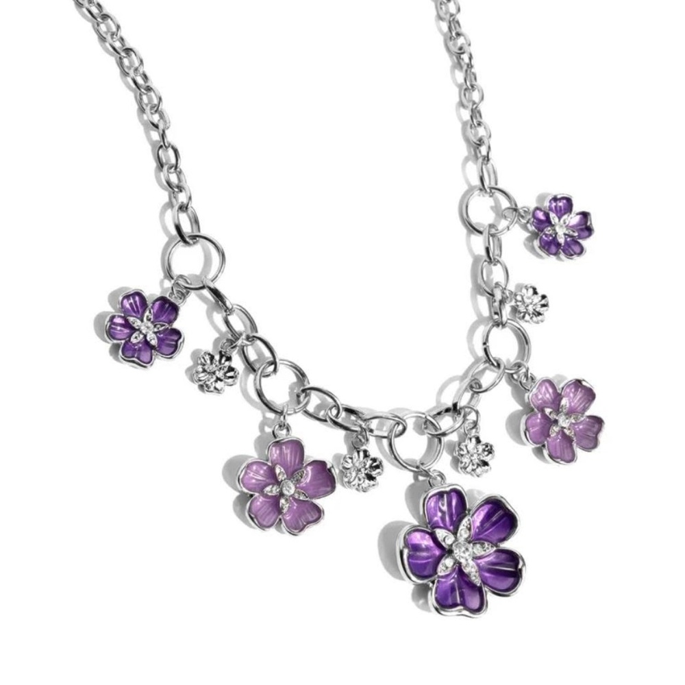 Floral Charm Necklace 𝙋𝙪𝙧𝙥𝙡𝙚 𝙍𝙚𝙞𝙜𝙣 with dangling flowers and crystal centers NWT